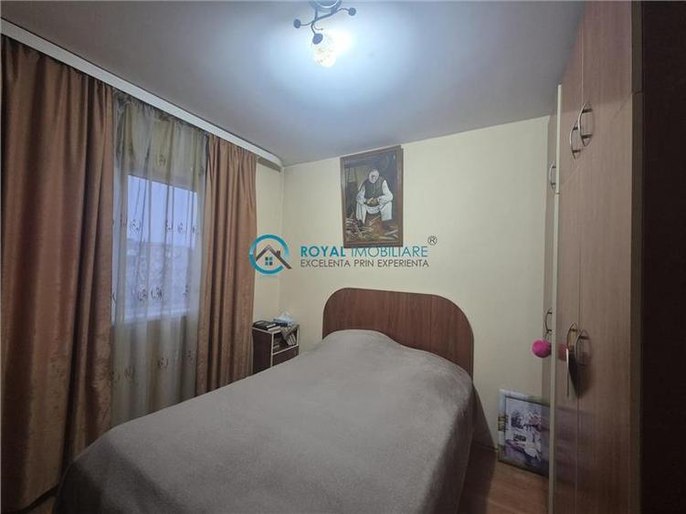 Royal Imobiliare - Vanzare apartament 2 camere zona 9 Mai - 5
