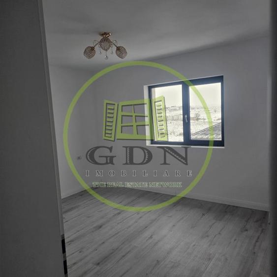 Casă individuală cu 6 camere cu Teren 412 Mp în Preajba