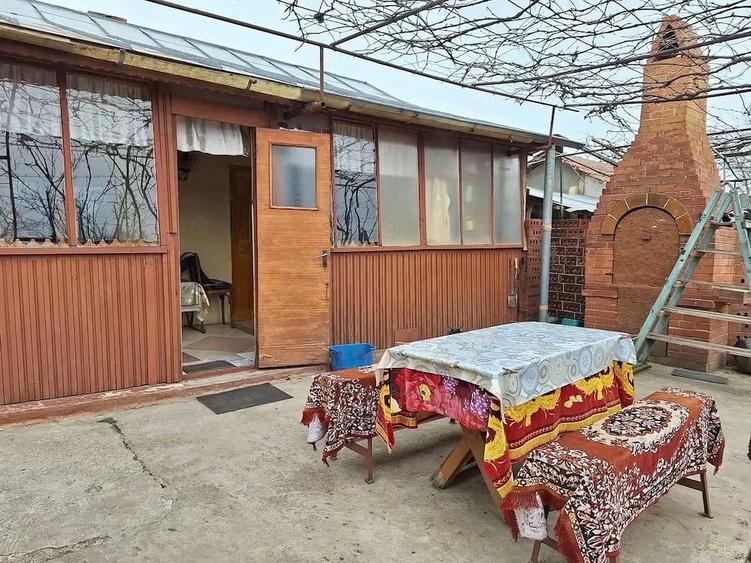 Casă cu 5 camere cu Teren 1200 Mp în Alexeni