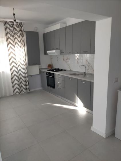 Apartament cu 3 camere în Valea Adâncă