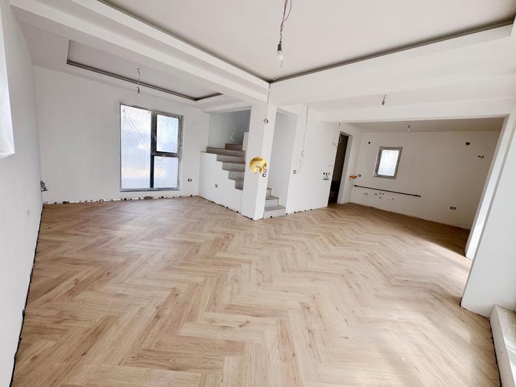 Casă individuală cu 5 camere cu Teren 300 Mp în Otopeni