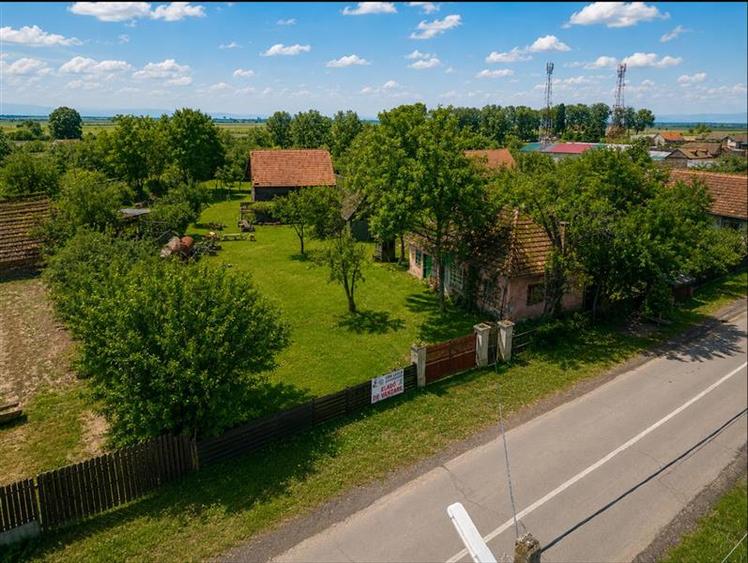 Casă cu 2 camere cu Teren 4831 Mp în Țufalău