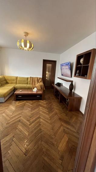 Apartament cu 3 camere semidecomandat în Central