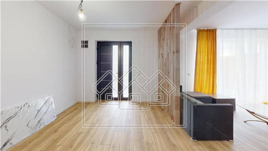 Duplex cu 4 camere cu Canalizare în Daia