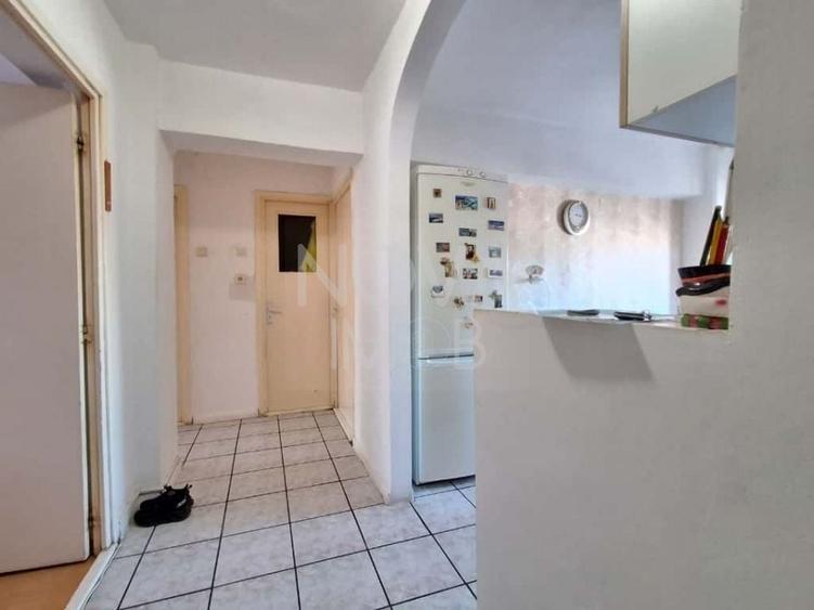 Apartament cu 3 camere decomandat, mobilat în Orașul de Jos