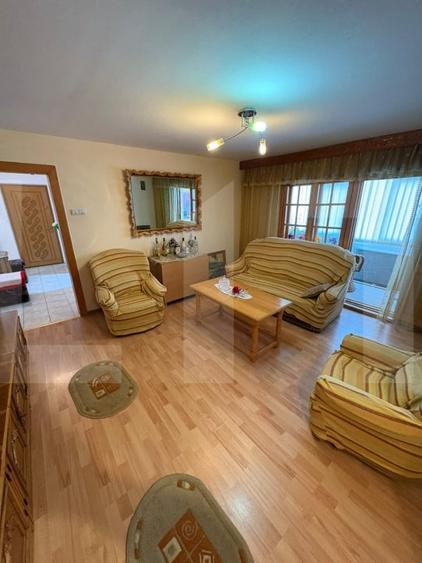 Apartament cu 2 camere semidecomandat, mobilat în Sud