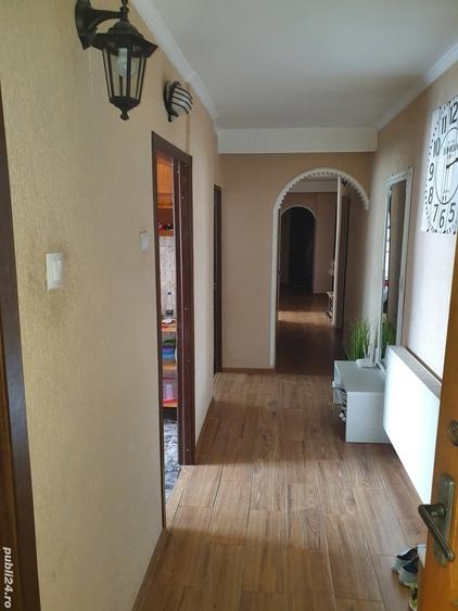 Apartament cu 5 camere decomandat în Găvana
