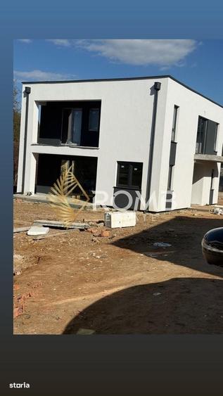 Casă cu 4 camere decomandat în Luna