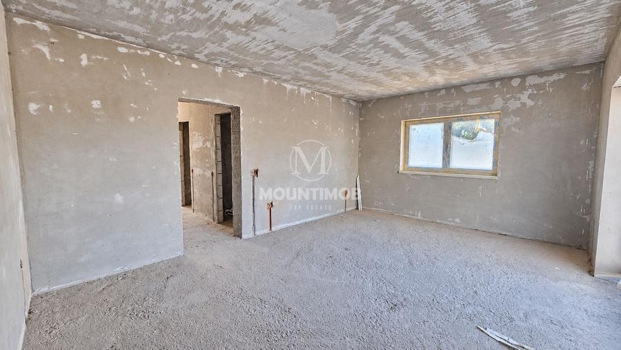 Duplex cu 3 camere cu Canalizare în Cristian