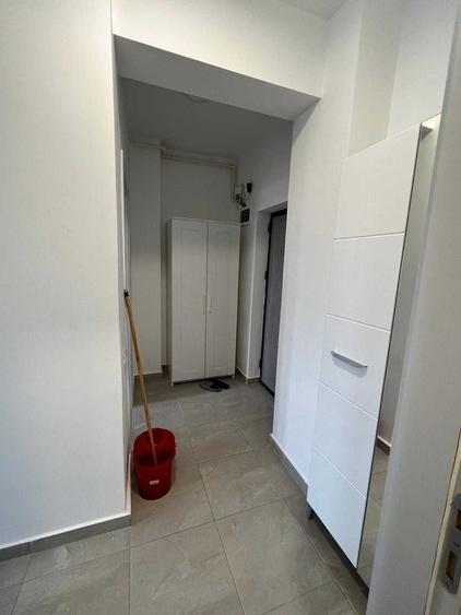 Garsonieră decomandată în Roșu