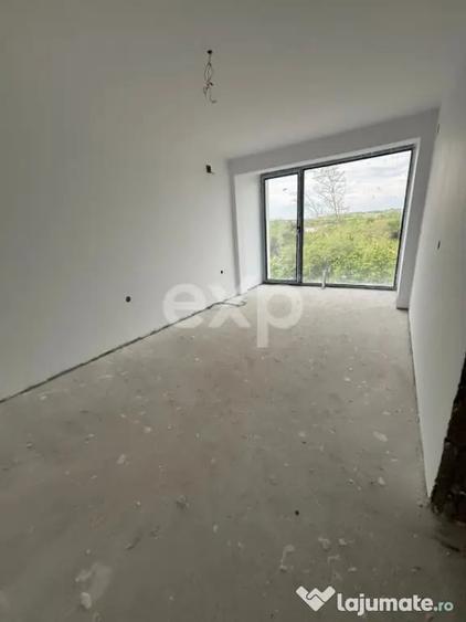 Casă cu 3 camere cu Teren 200 Mp în Smeura