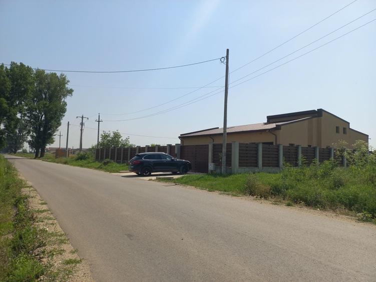 Spațiu comercial, în Domnești
