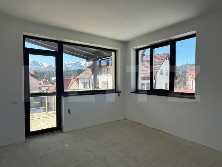 Casă individuală cu 6 camere cu Teren 1121 Mp în Predeal