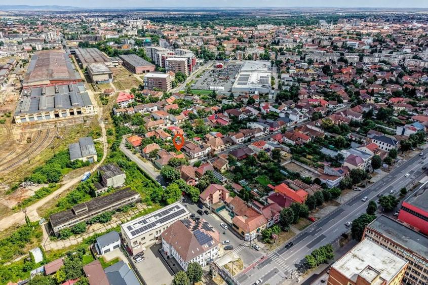 Casă cu 3 camere cu Teren 370 Mp în Central