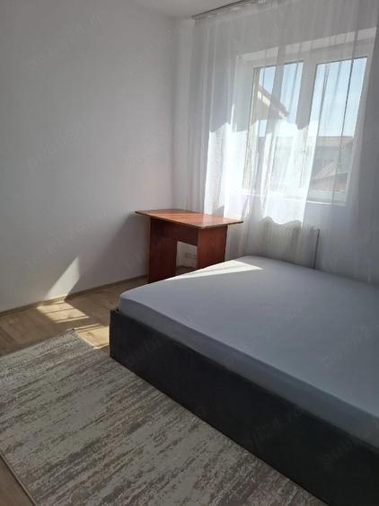 Garsonieră decomandată în Roșu