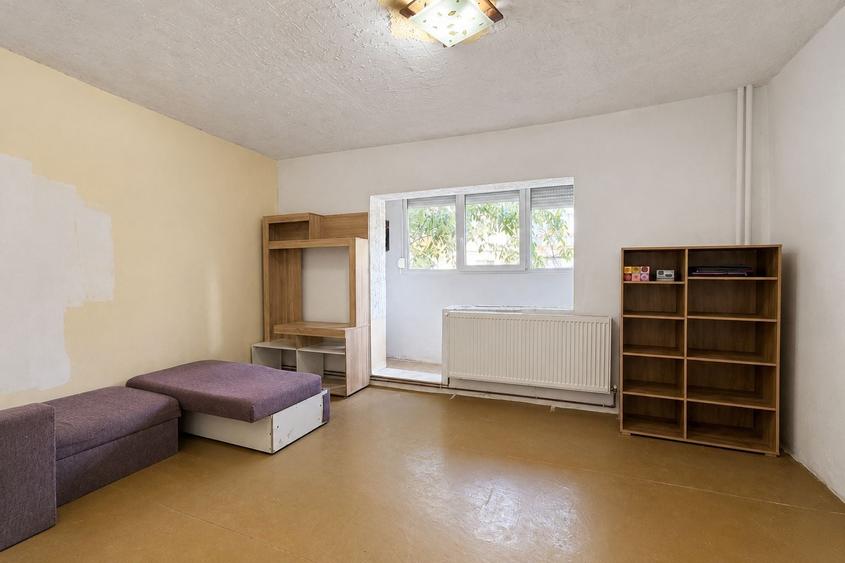 Apartament 1 cameră, zona Confecții, decomandat, centrală proprie - 1