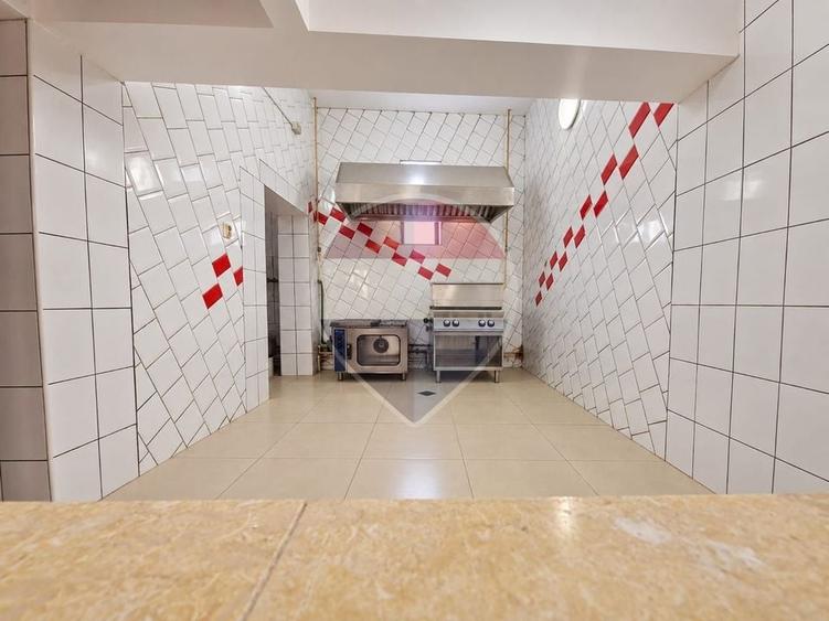 Casă individuală cu 8 camere cu Teren 543 Mp în Central