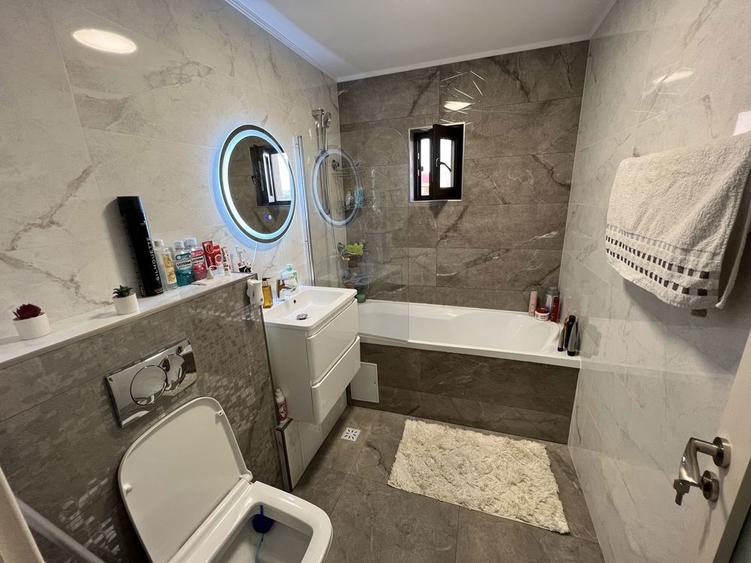 zona h-uri fata in fata cu statia de autobuz !!! - 6