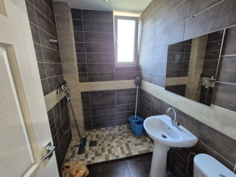 Spatiu comercial 109,54 mp + teren 222 mp + 2 locuri de parcare - Varteju - 14