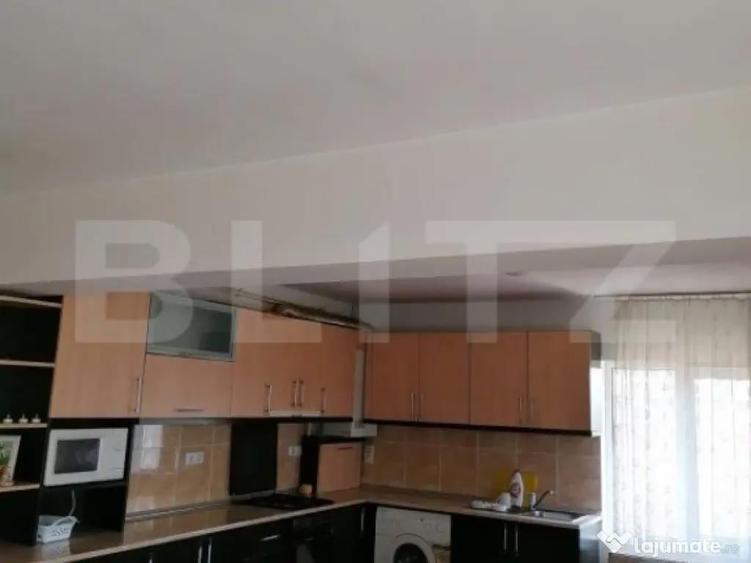Apartament spatios de vanzare, 5 camere, 93 mp, zona Hotel D - 10
