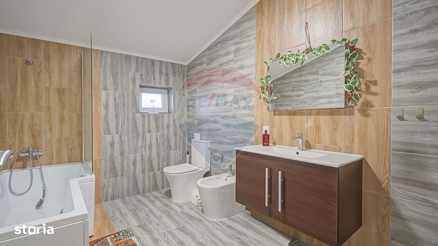 Casă cu 4 camere cu Teren 293 Mp în Central