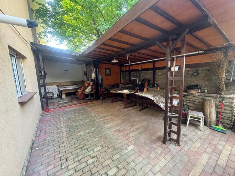 Valea Rediului ,vila tip duplex la strada principala , langa lac , libera - 12