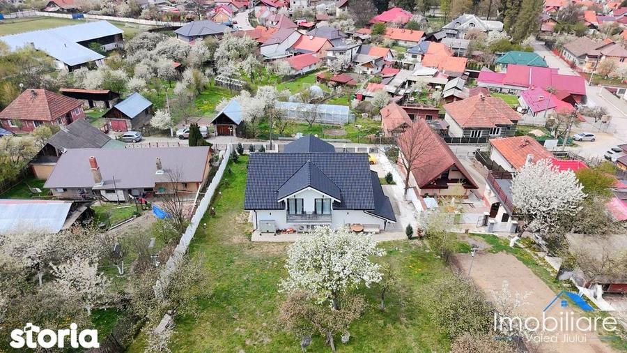 Casa / Pensiune exclusivista - Petrila (Bratianu) | 4 camere cu baie - 19