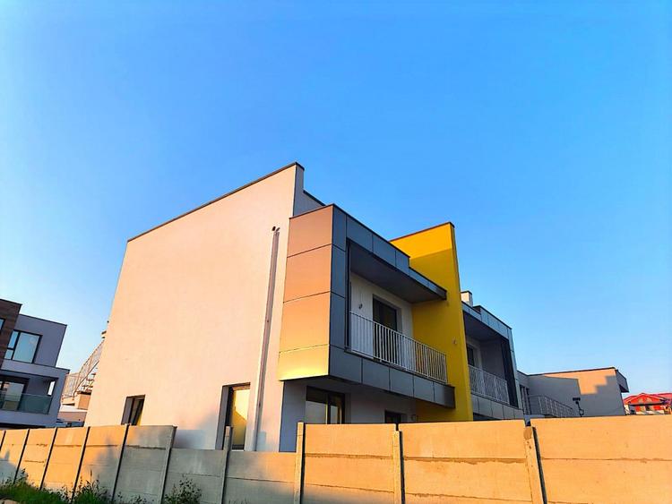 Vanzare vila moderna cu terasa circulabila imensa - 1