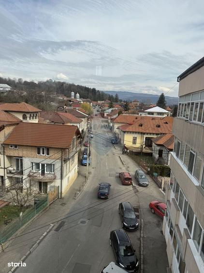 Apartament cu 3 camere de vanzare in Centrul orasului Campulung - 7