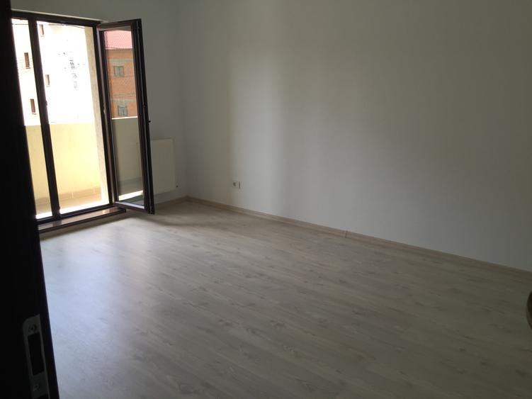 Apartament decomandat 2 cam LA CHEIE! - 2