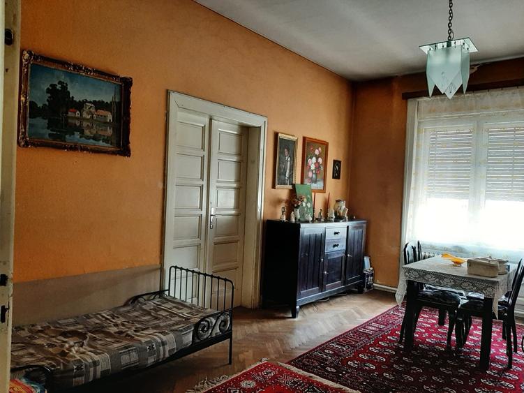 Casa centrala singur in curte - 2