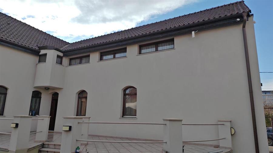 Vând vilă deosebita, multifuncțională,  in zona Lipovei, Tim - 3