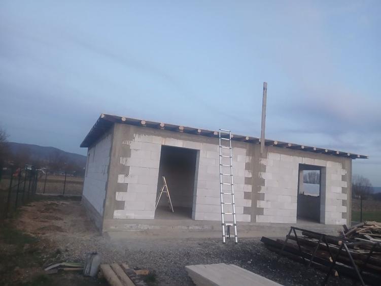 Casă cu 3 camere în Chimindia