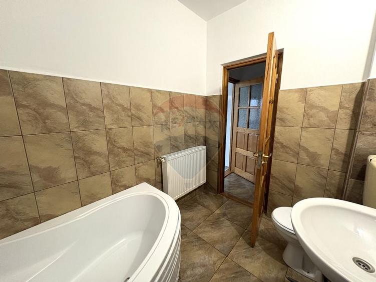 Casă / Vilă cu 5 camere de închiriat în zona Palazu Mare - 15