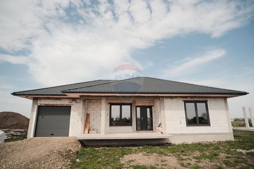 Casa / Vila cu 4 camere de vanzare - 2