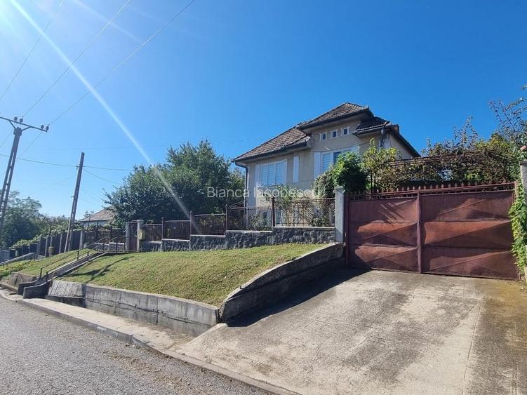 Casa 4 camere + teren 7500 mp