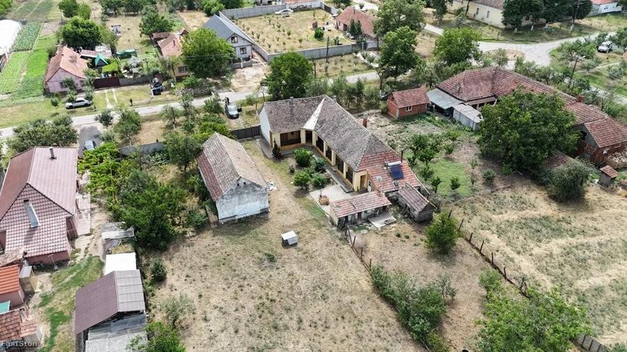 Casa in Loc. Frumuseni, teren 2524mp, fs.36,44 ml - 1