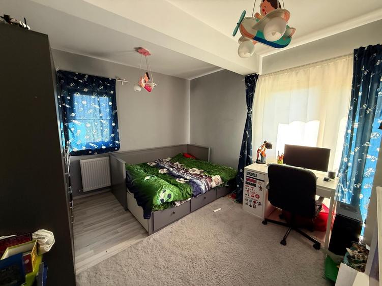 Casă tip insiruită cu 3 camere, colt. Comision 0 - 14