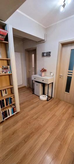 Vand apartament cu 3 camere - 1