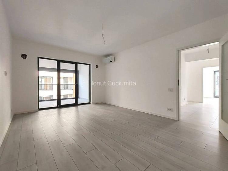 Apartament cu 3 camere decomandat în Titan