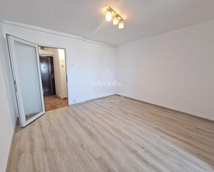 Garsoniera Str. Latea Gheorghe - Ghencea | Tramvai 41 - 3 min | Metrou - 15 min Garsoniera Str. Latea Gheorghe - Ghencea | Tramvai 41 - 3 min | Metrou - 15 min
