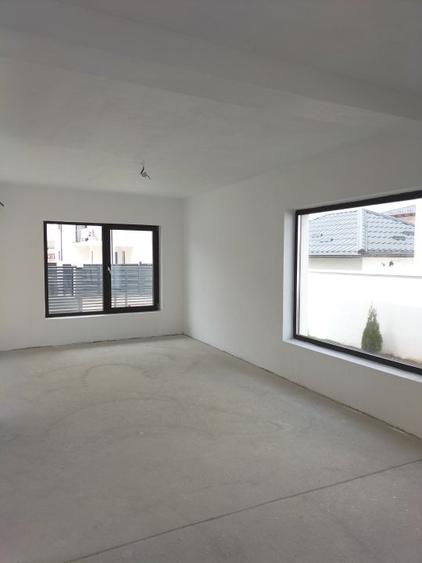 De v&acirc;nzare vilă situată &icirc;n zonă rezidențială a orașului Mioveni. - 2