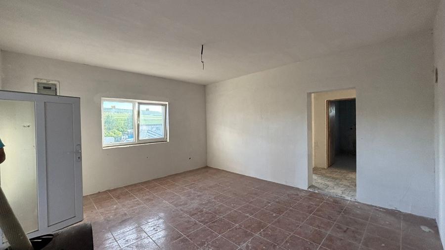 Casa de vanzare 150 mp suprafata utila +80 mp curte  - 4