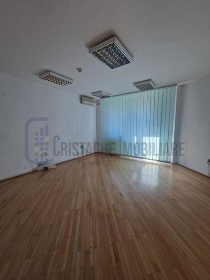 Birou 4 camere, decomandat, nemobilat, se preda igenizat - 2