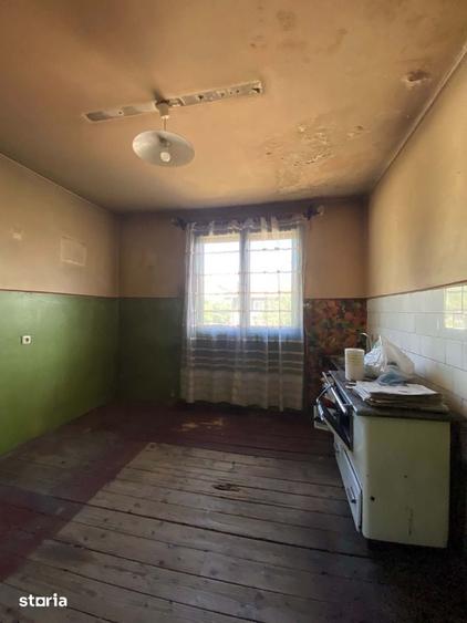 Casă cu 2 camere cu Teren 300 Mp în Petros