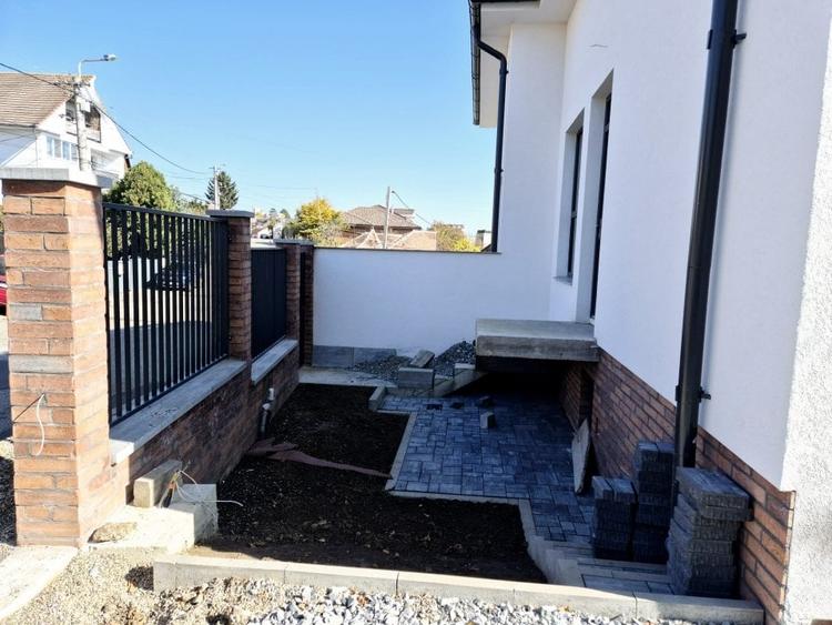 Duplex in Dambul Rotund  cu front la doua strazi - 4