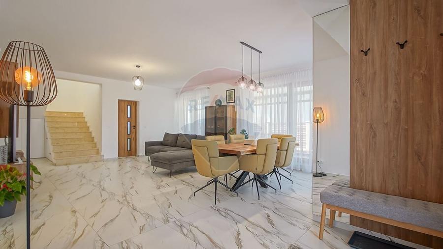Casă individuală cu 5 camere cu Teren 630 Mp în Hărman