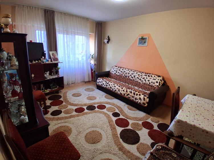 PACURARI OMV 3 CAMERE DECOMANDAT ET.3  70 MP BLOC 1985     COD 160597 - 1