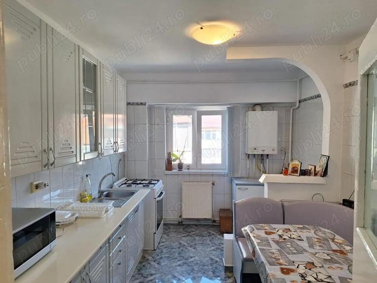 PROPRIETAR Ap 3 cam,2 bai, 2 balcoane,an1990, pod si boxa foarte spatioase+loc parcare, ZONA 1 MAI - 2