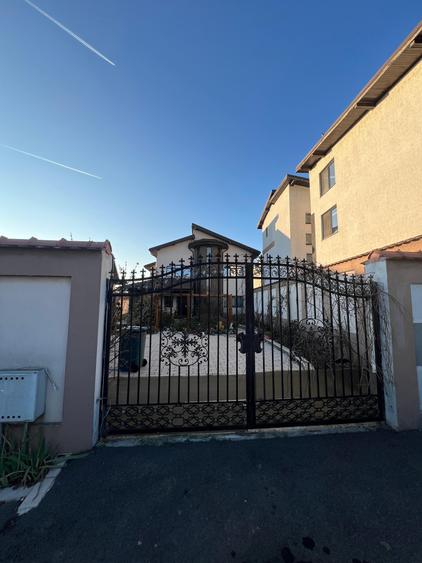 Vanzare Casa/Villa 6 camere 3 bai 3 wc -uri Dobroiesti 0% Comision - 2